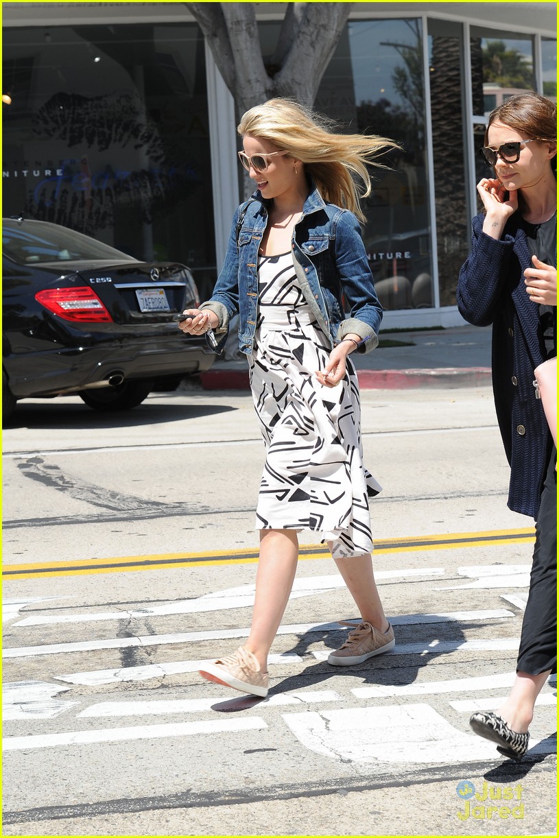 dianna agron hangs out with pal carrie mulligan02