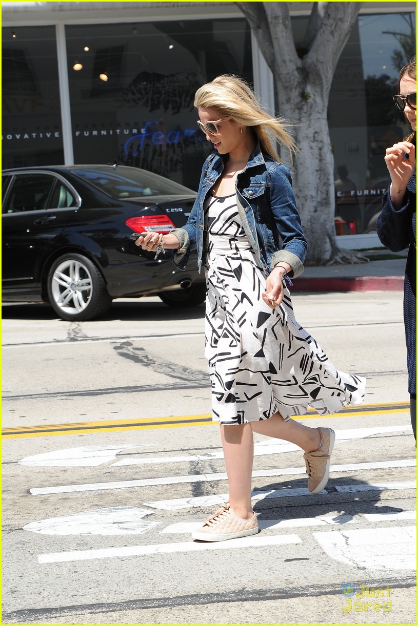 dianna agron hangs out with pal carrie mulligan14