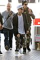 justin bieber chats up protester at lax airport 28