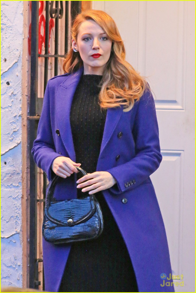 blake lively grabs cab chinatown age of adaline 03