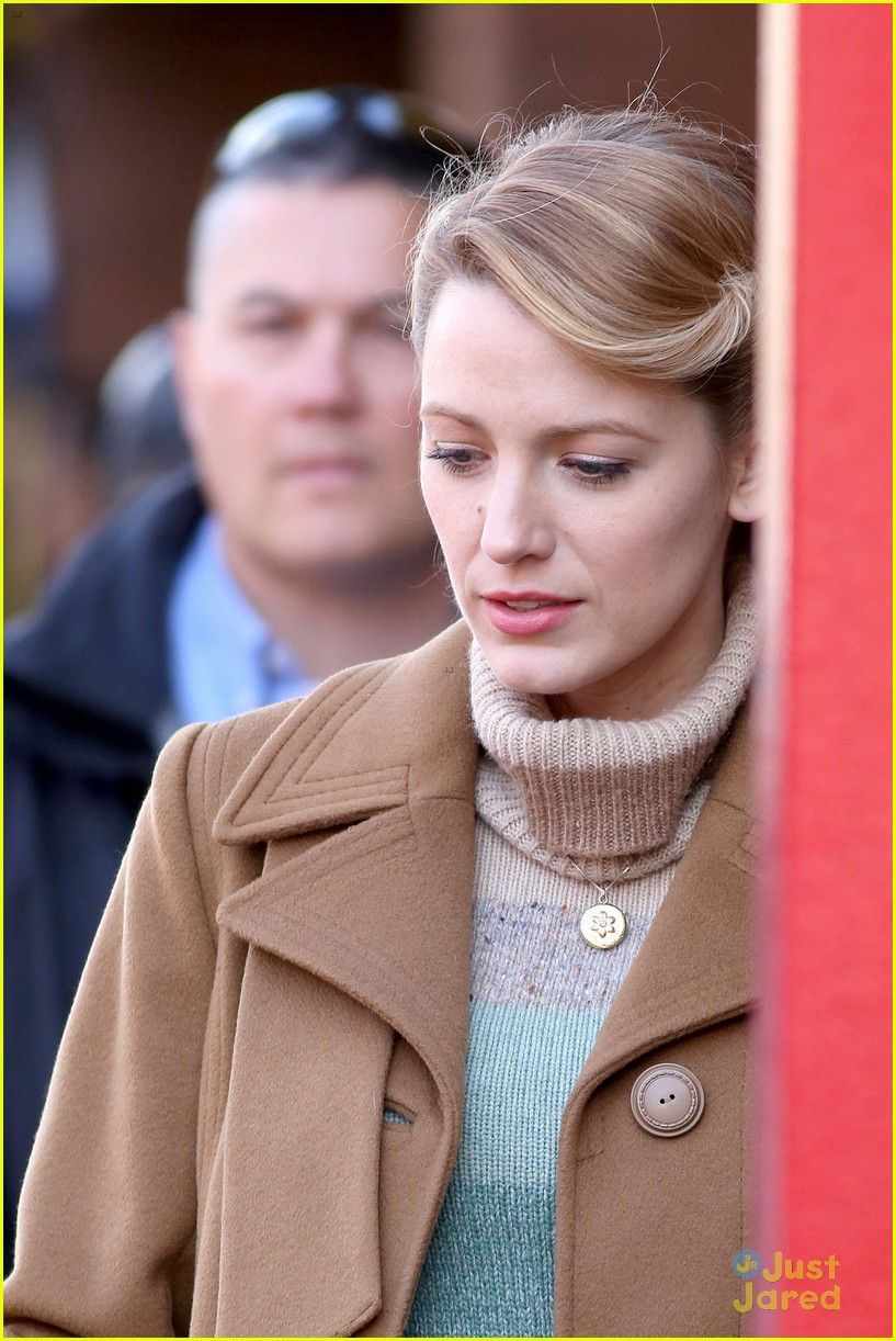 blake lively grabs cab chinatown age of adaline 06