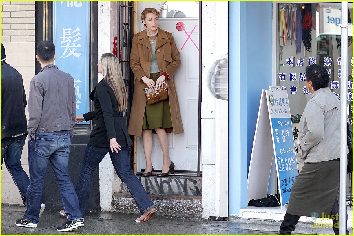 blake lively grabs cab chinatown age of adaline 13
