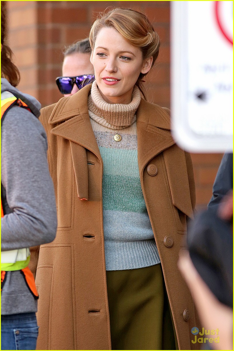 blake lively grabs cab chinatown age of adaline 15