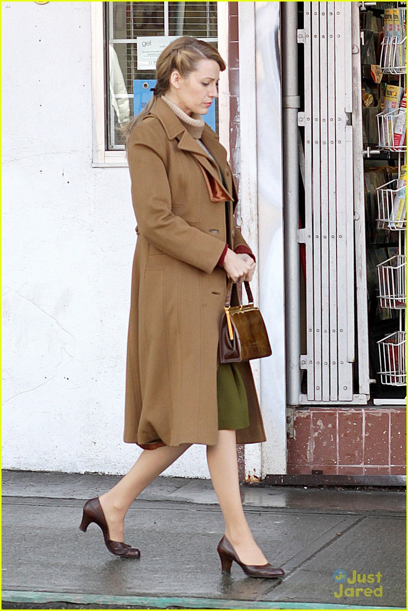 blake lively grabs cab chinatown age of adaline 20