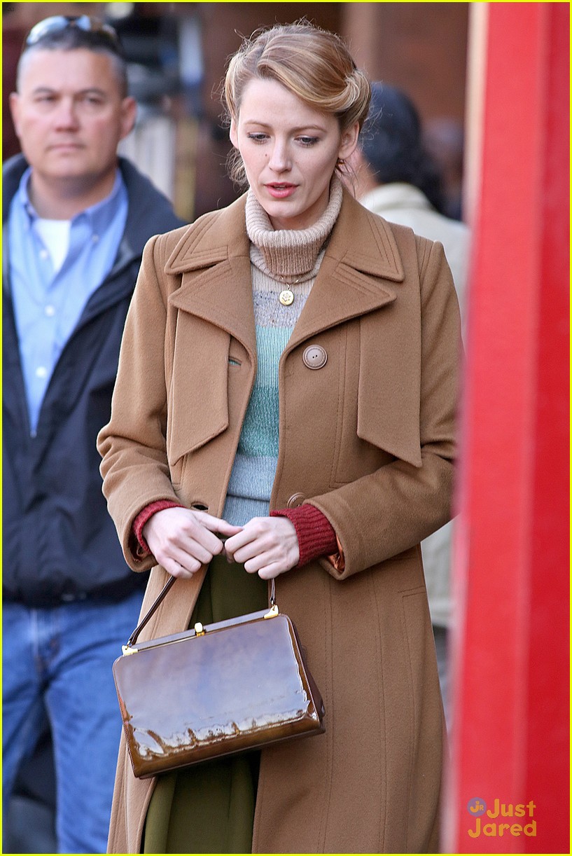 blake lively grabs cab chinatown age of adaline 21