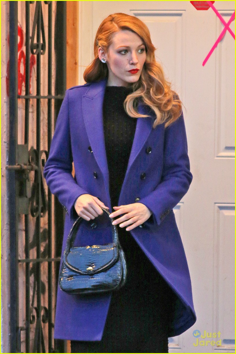 blake lively grabs cab chinatown age of adaline 24