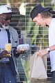 austin butler buys homeless man food los angeles 04