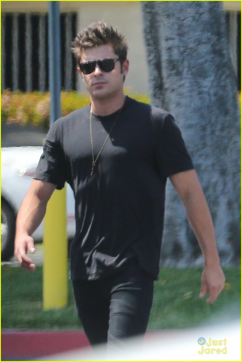 zac efron bed head hair arrival 03