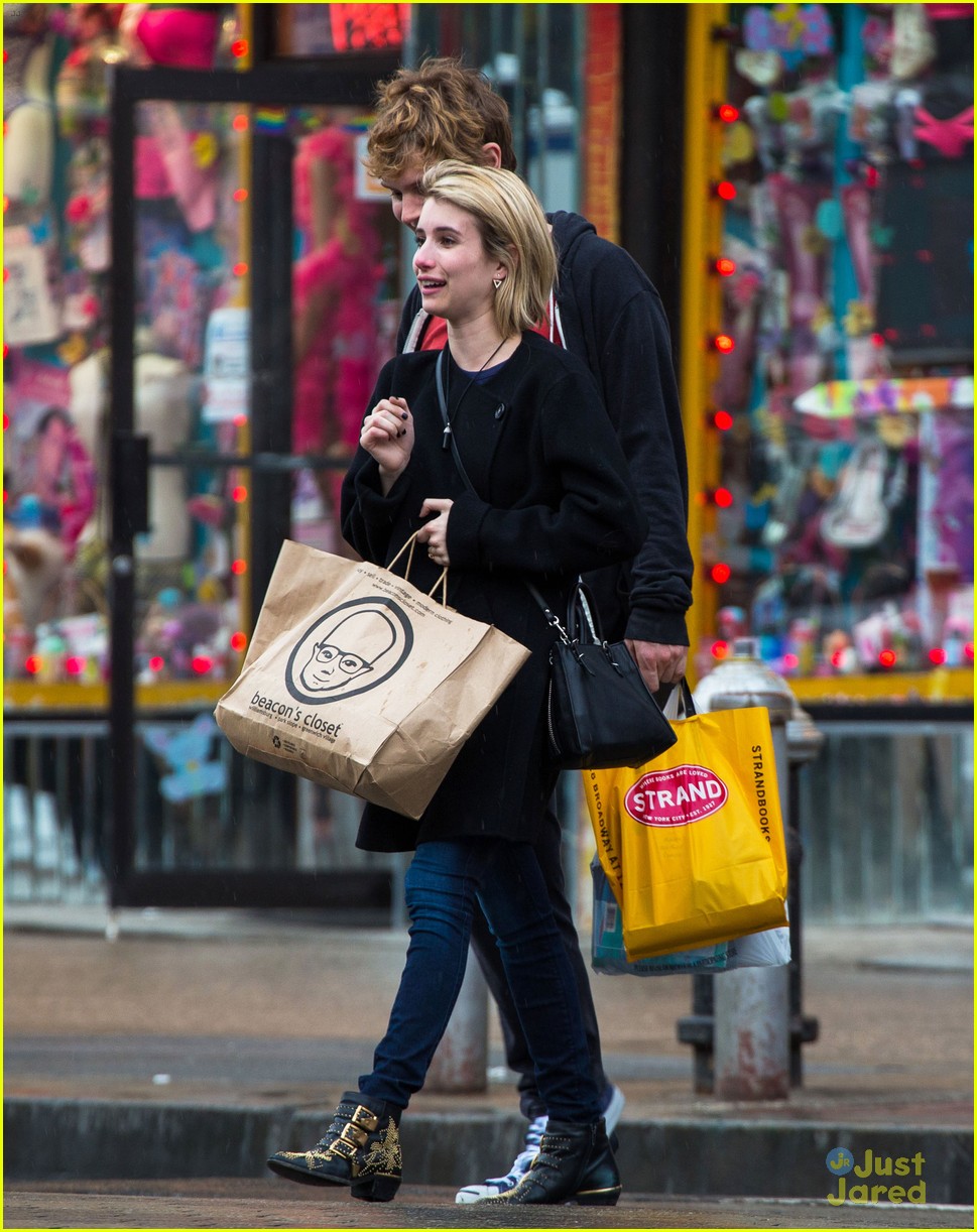 emma roberts real new yorkers walk fast 06