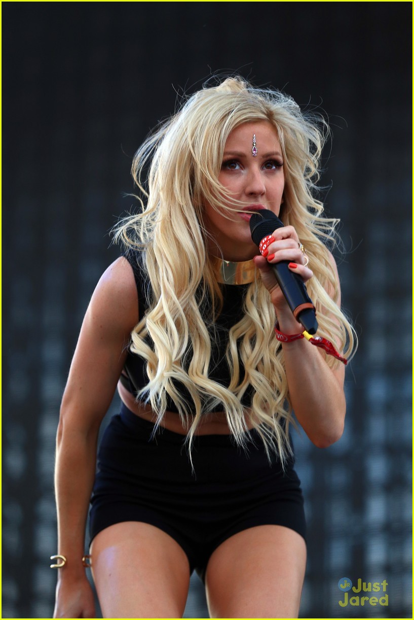 ellie goulding is on fire performing at weekend two of coachella07