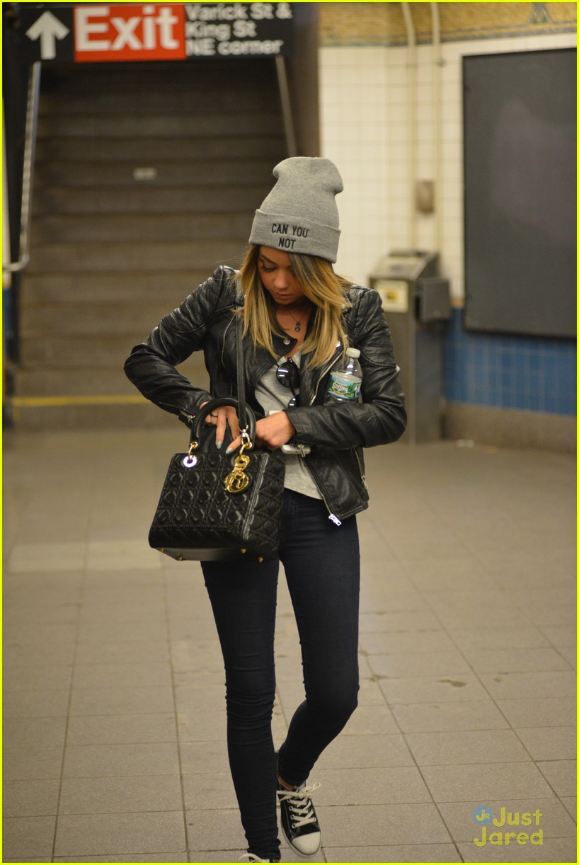 sarah hyland the view appearance subway ride 17