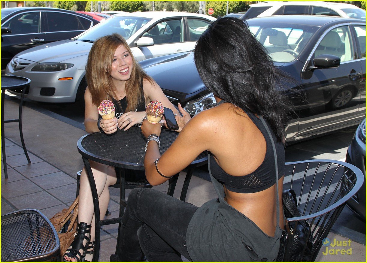jennette mccurdy ice cream cone hot day 05