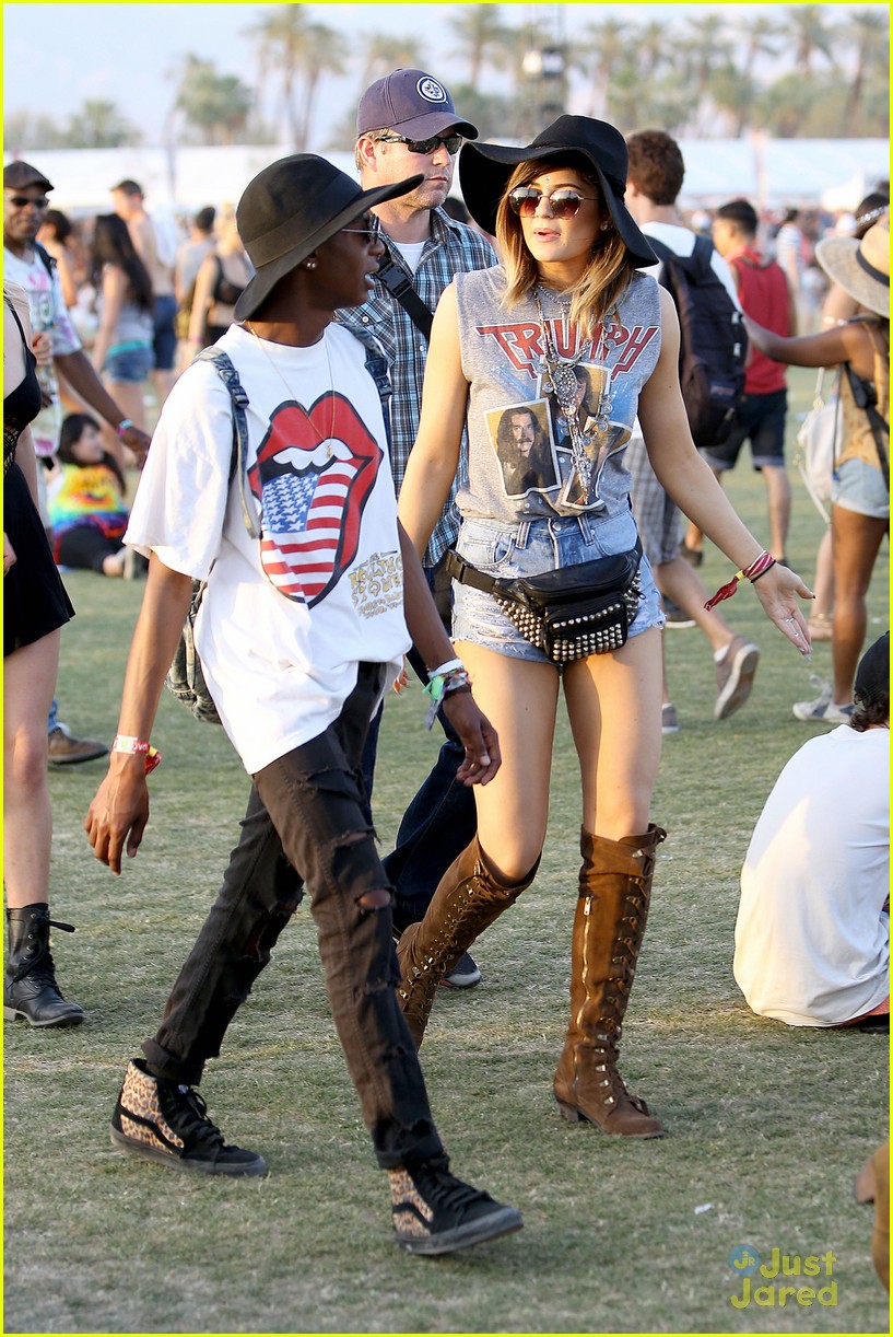 kendall and kylie jenner on an accesory hunt at coachella 201411