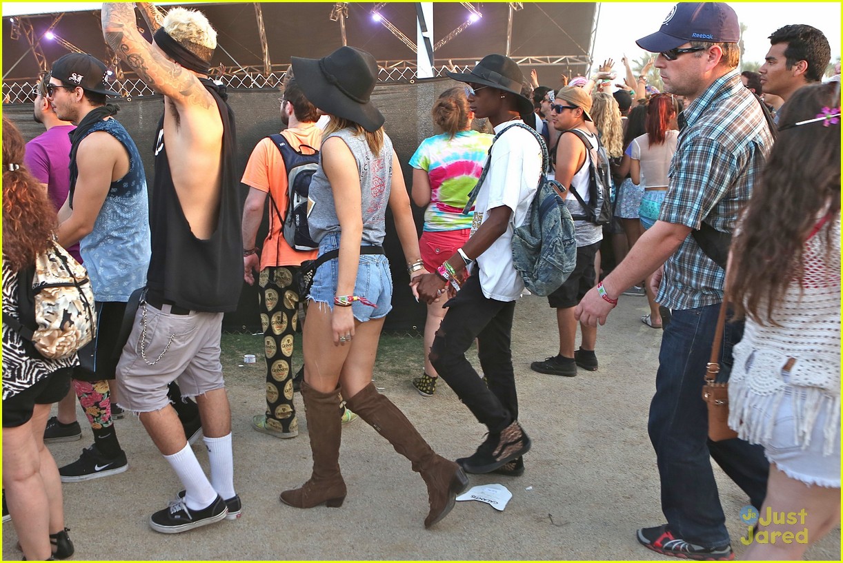 kendall and kylie jenner on an accesory hunt at coachella 201438