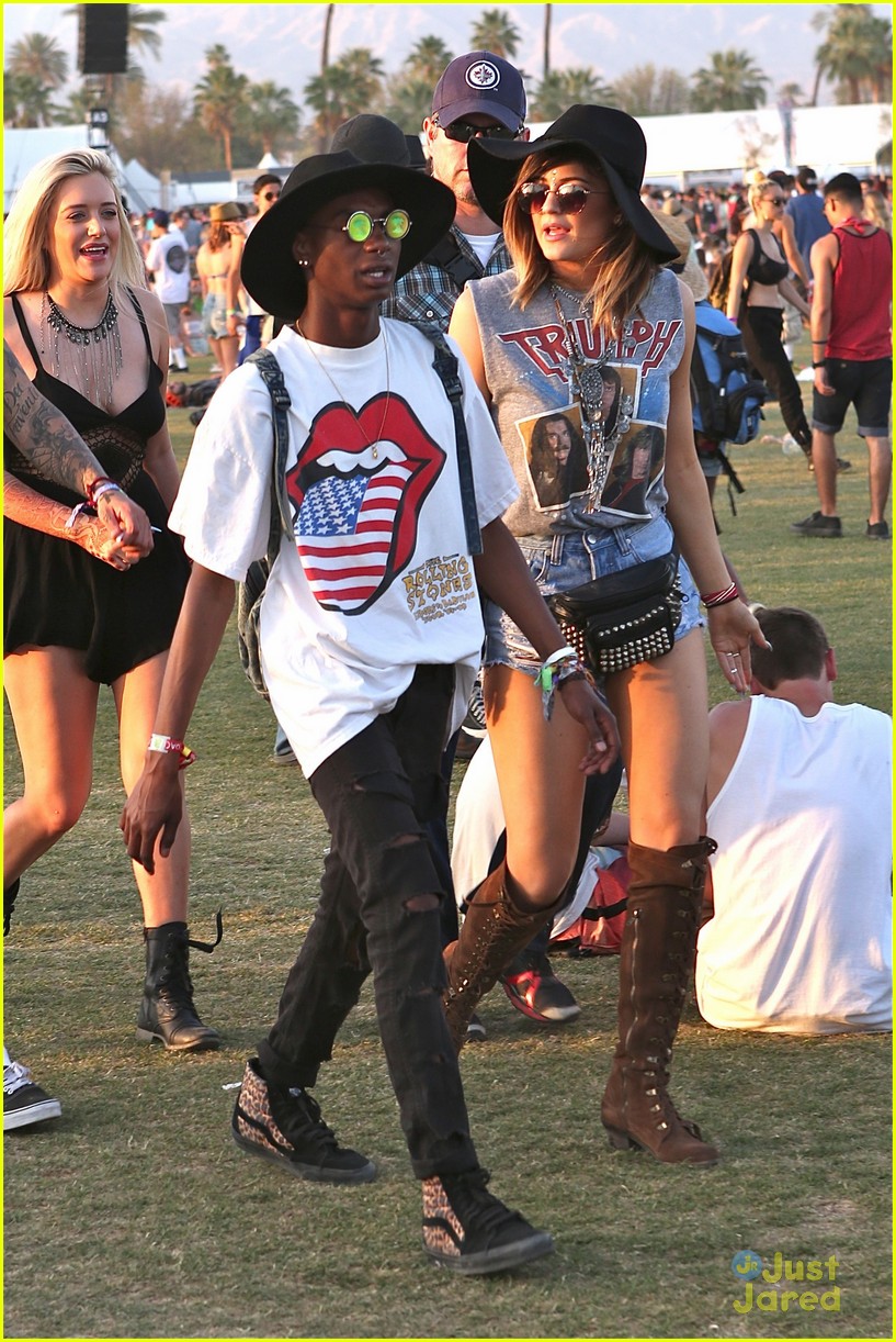 kendall and kylie jenner on an accesory hunt at coachella 201446