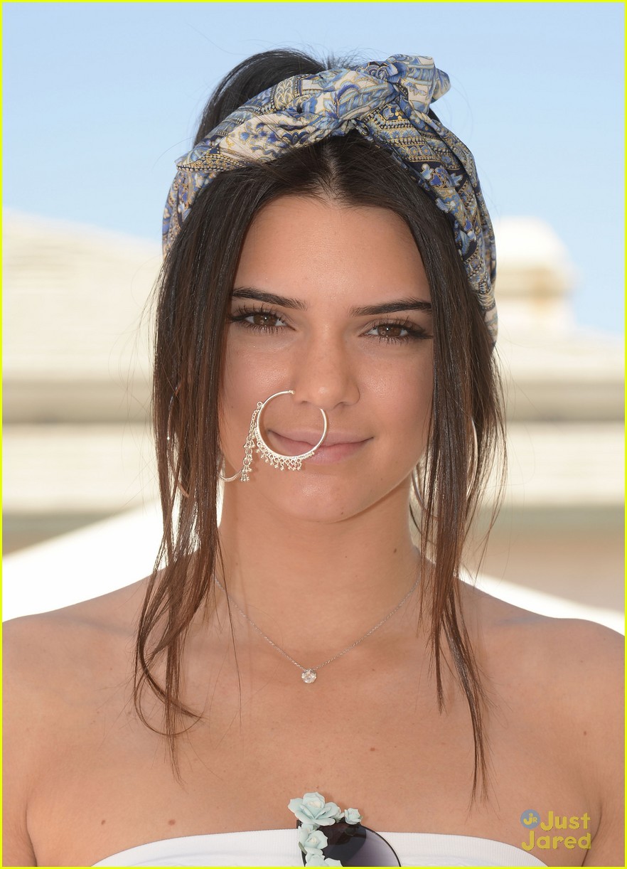 kendall jenner giant nose ring coachella 201403