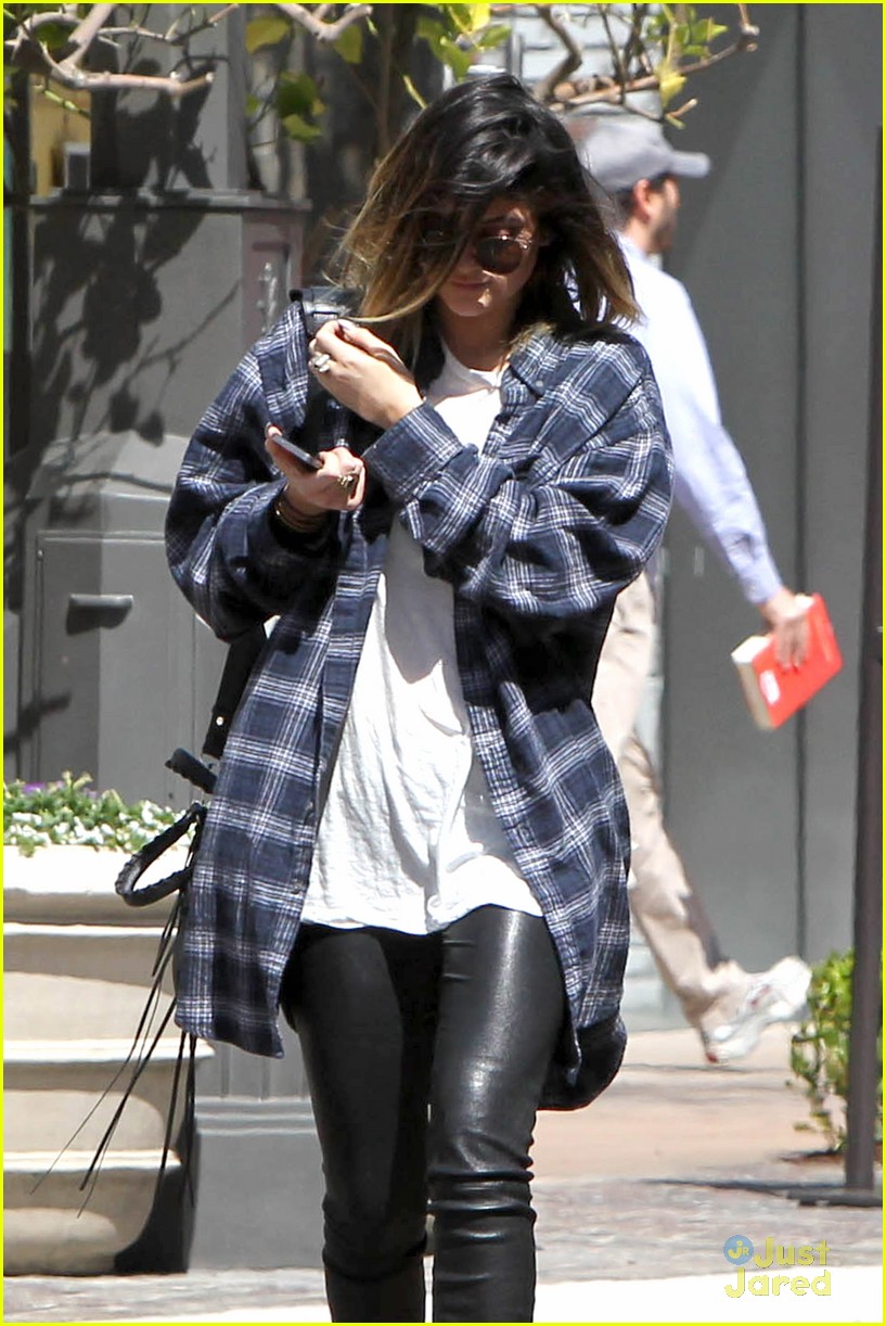 kendall jenner leaves nyc kylie jenner gas lunch 21