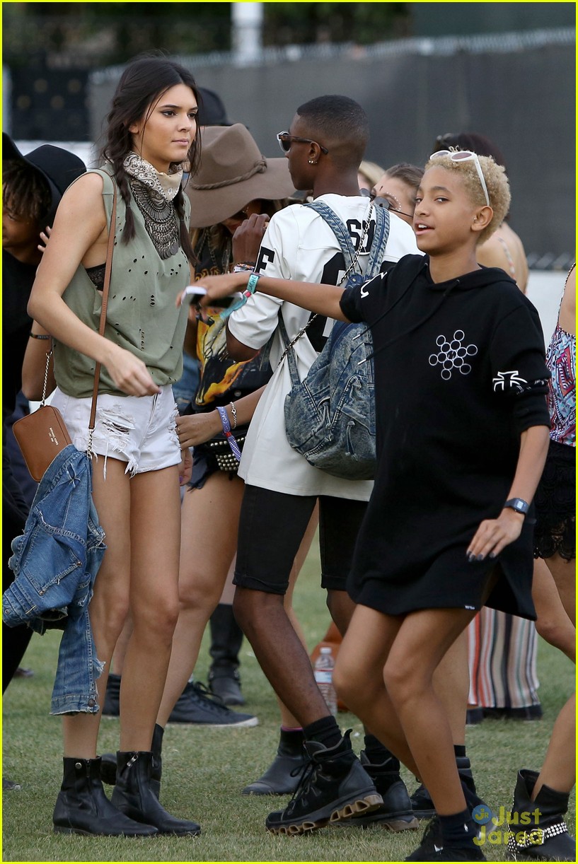 kendall and kylie jenner hang out with jaden and willow smith at coachella03
