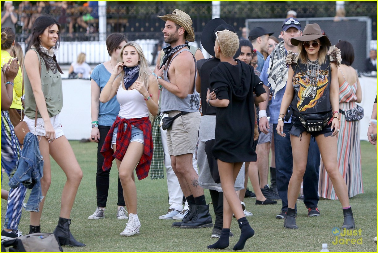 kendall and kylie jenner hang out with jaden and willow smith at coachella12