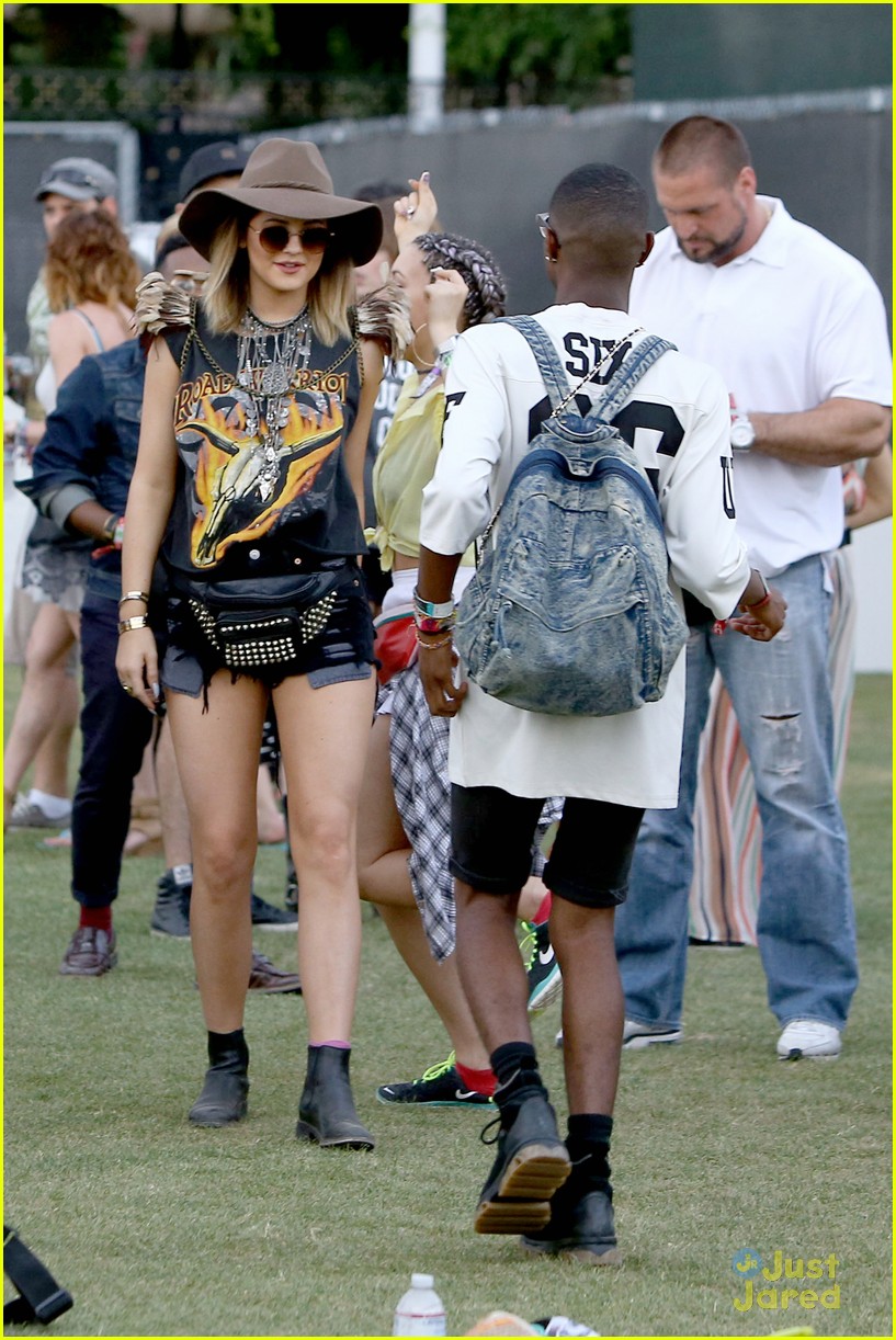 kendall and kylie jenner hang out with jaden and willow smith at coachella17