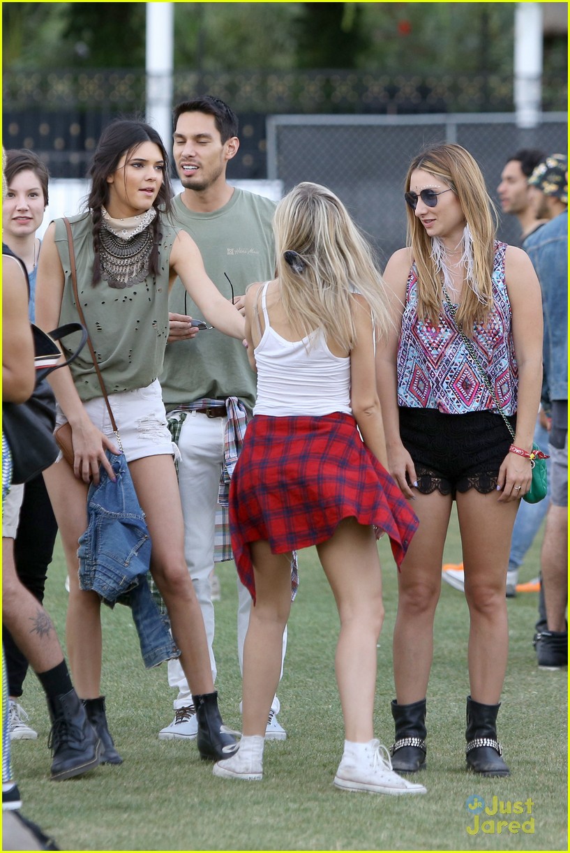 kendall and kylie jenner hang out with jaden and willow smith at coachella28