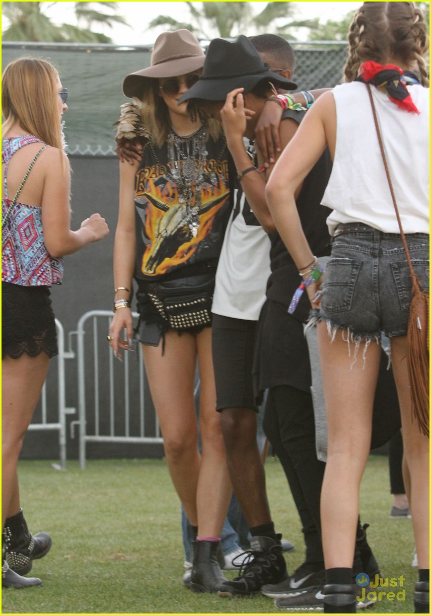 kendall and kylie jenner hang out with jaden and willow smith at coachella34
