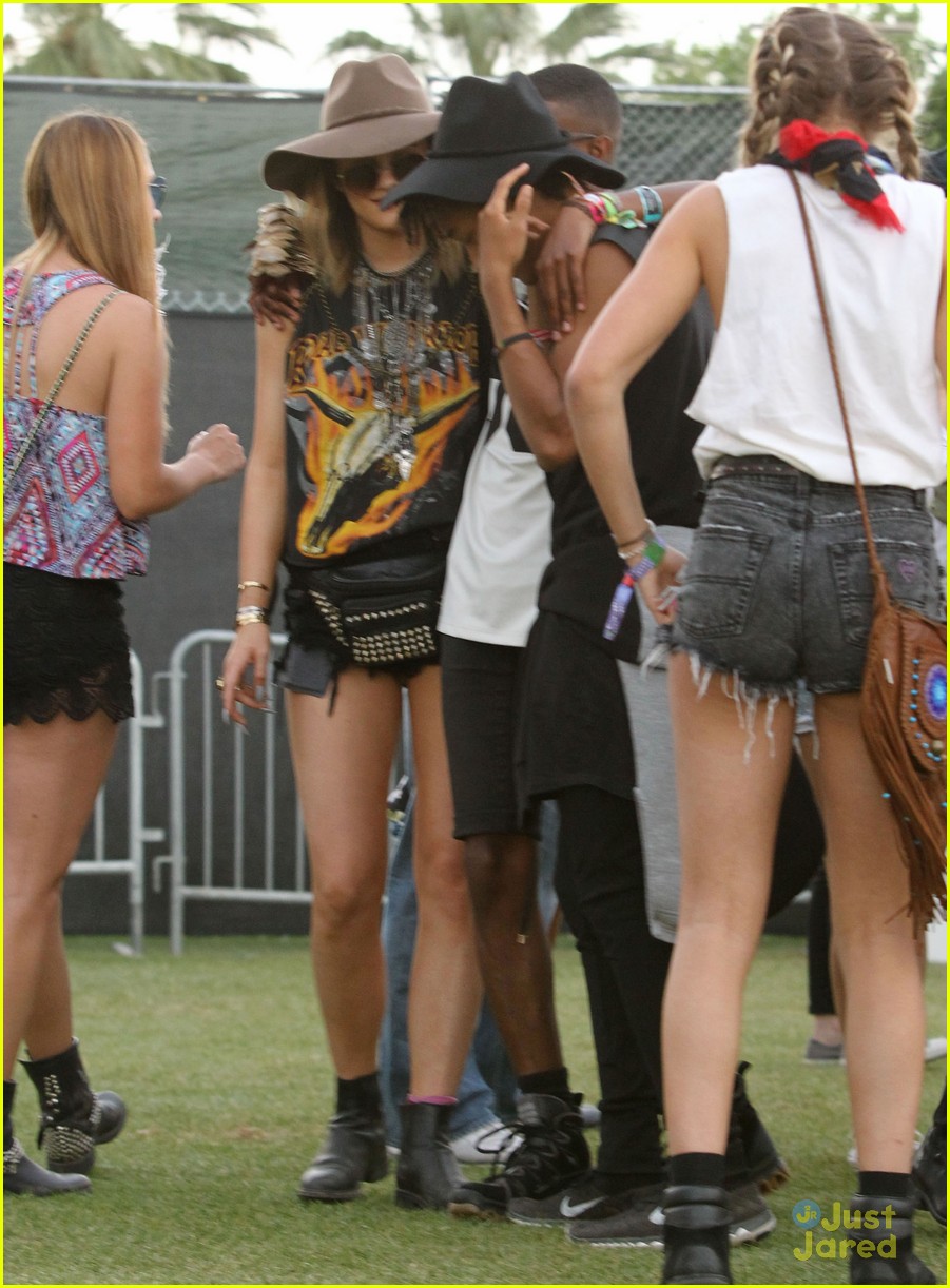 kendall and kylie jenner hang out with jaden and willow smith at coachella35