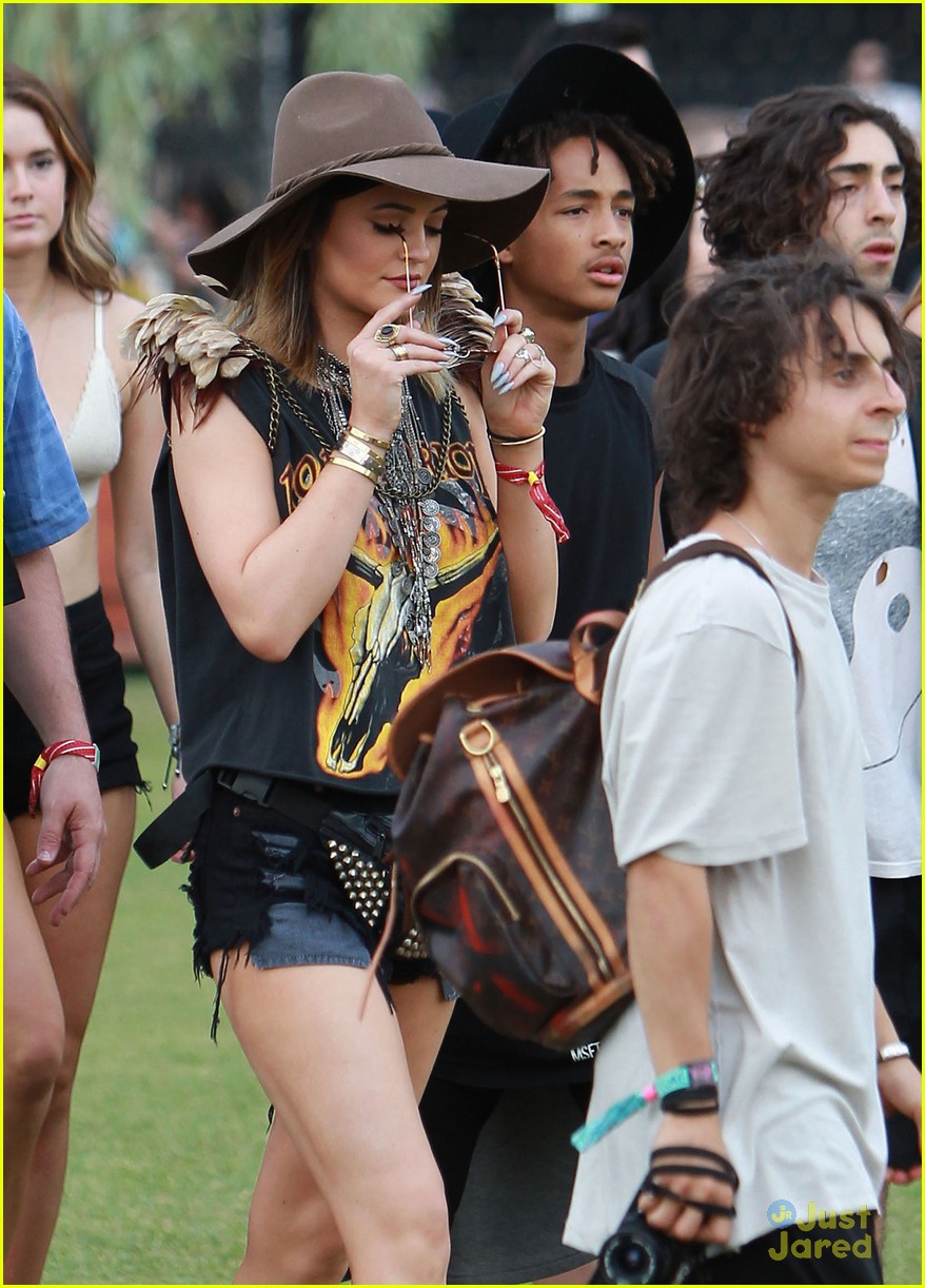 kendall and kylie jenner hang out with jaden and willow smith at coachella37