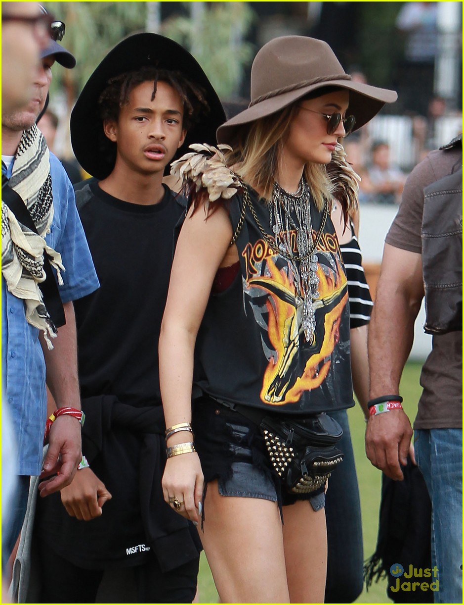 kendall and kylie jenner hang out with jaden and willow smith at coachella38