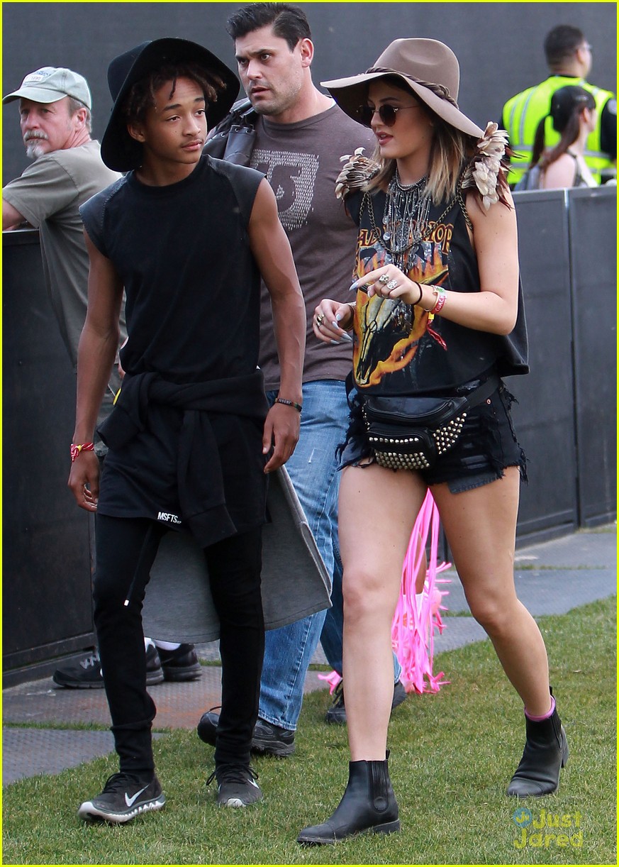 kendall and kylie jenner hang out with jaden and willow smith at coachella48