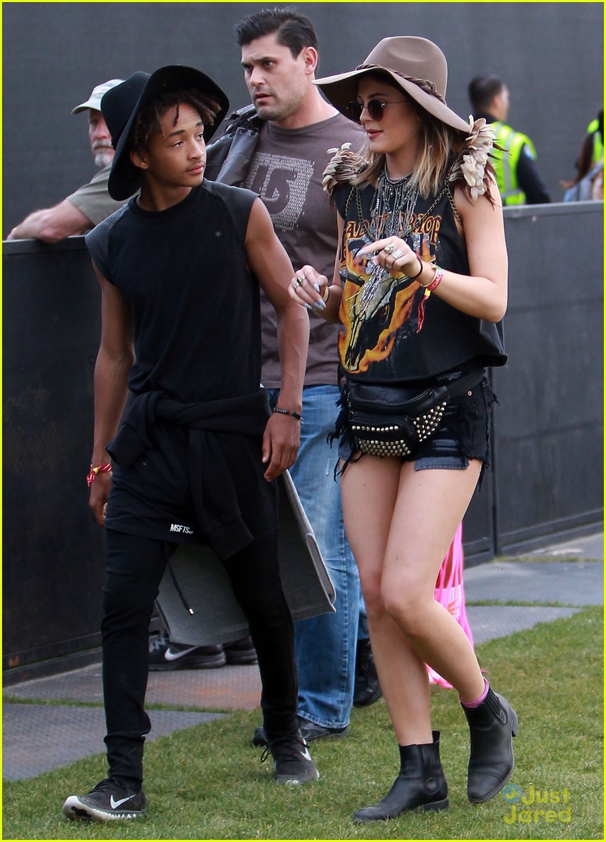 kendall and kylie jenner hang out with jaden and willow smith at coachella49