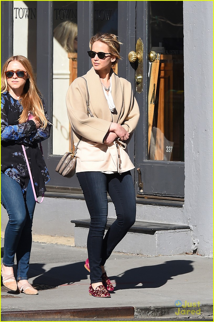 jennifer lawrence spends easter in nyc before gma apperance 02