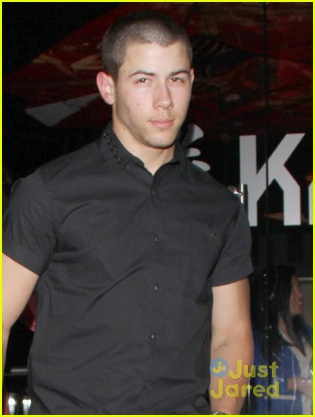 nick jonas finishes up first week of navy st training camp03