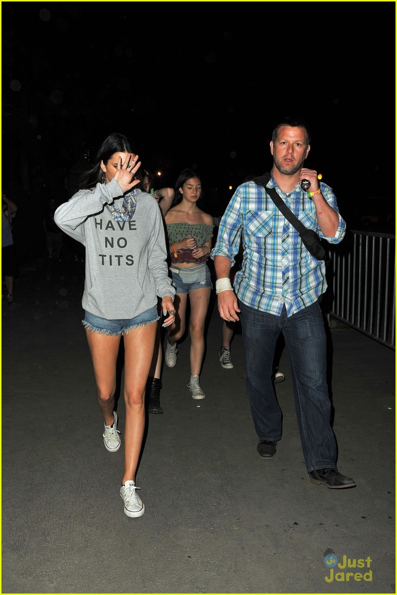 kendall jenner have no tits hoodie coachella 03