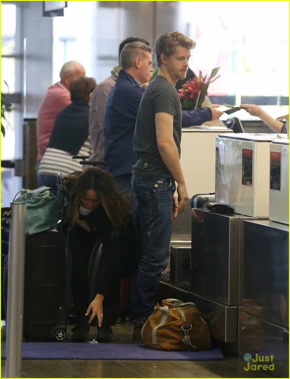 luke mitchell wife rebecca breeds keep cozy while traveling 03