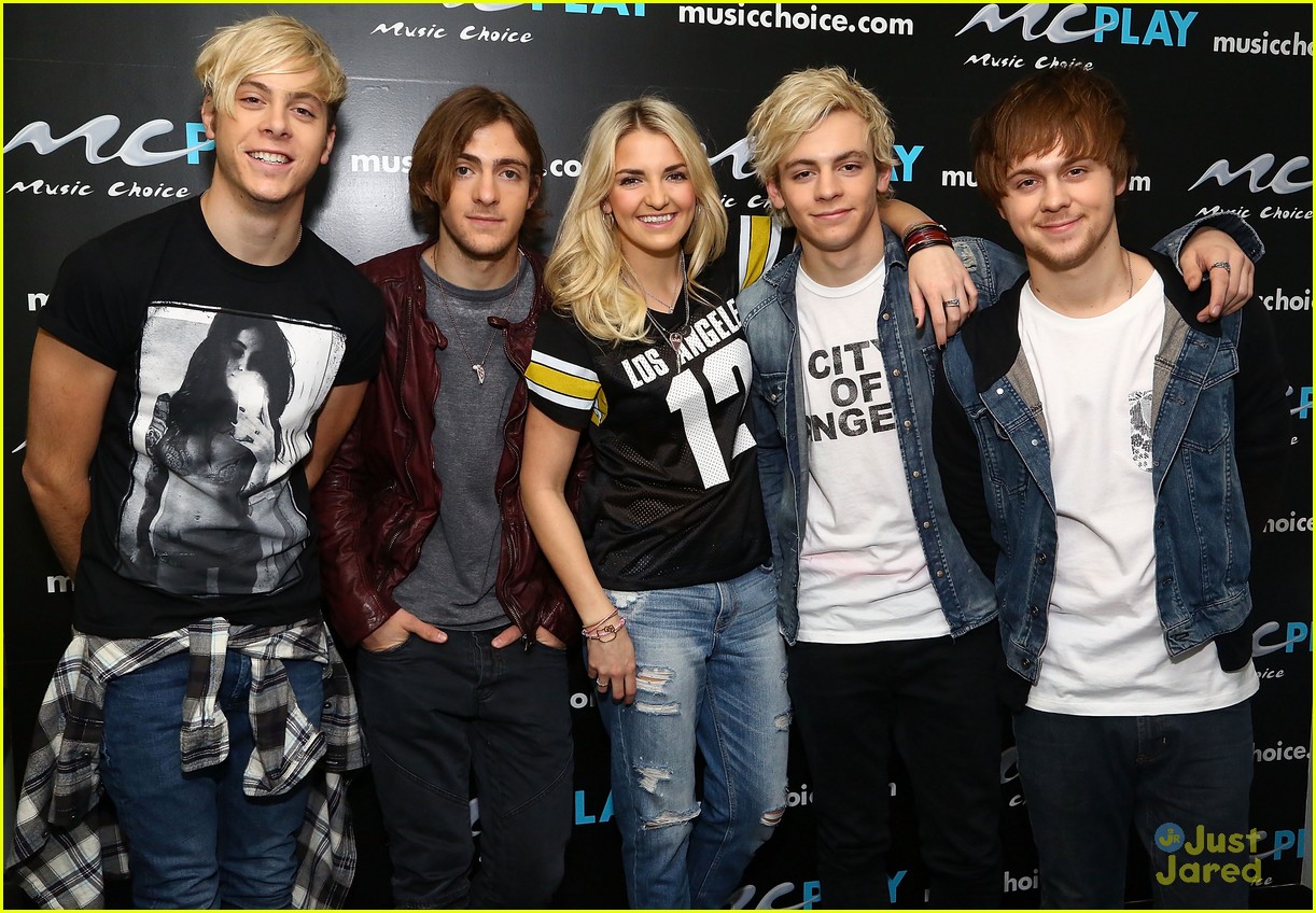 r5 jams out with some fans07