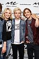 r5 jams out with some fans01