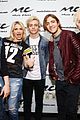 r5 jams out with some fans03