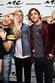 r5 jams out with some fans04