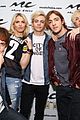 r5 jams out with some fans05