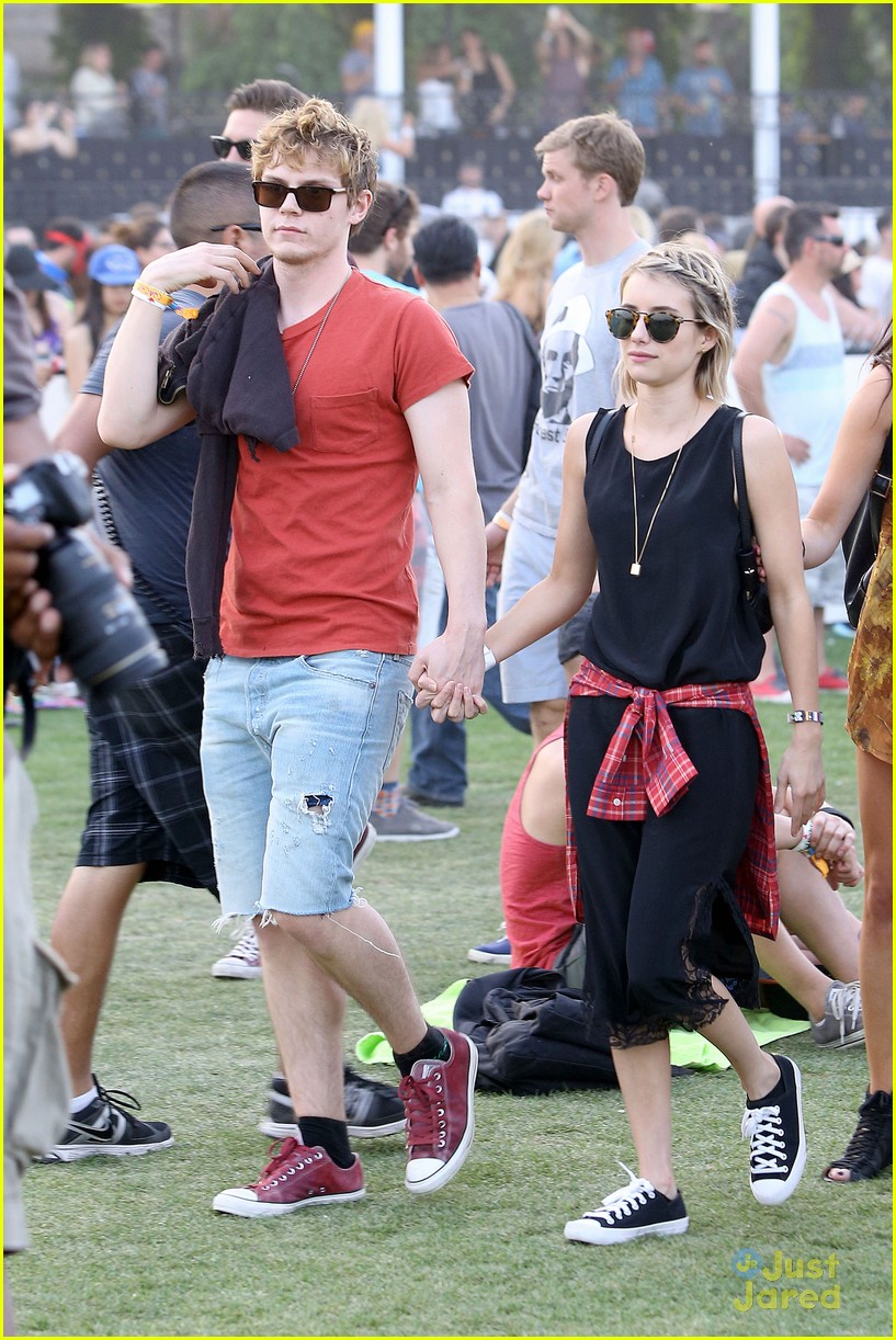 emma roberts and evan peters hold hands at coachella 201404