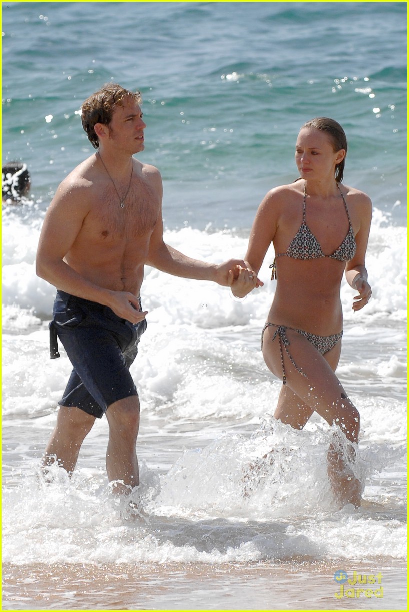 sam claflin shirtless at the beach 09
