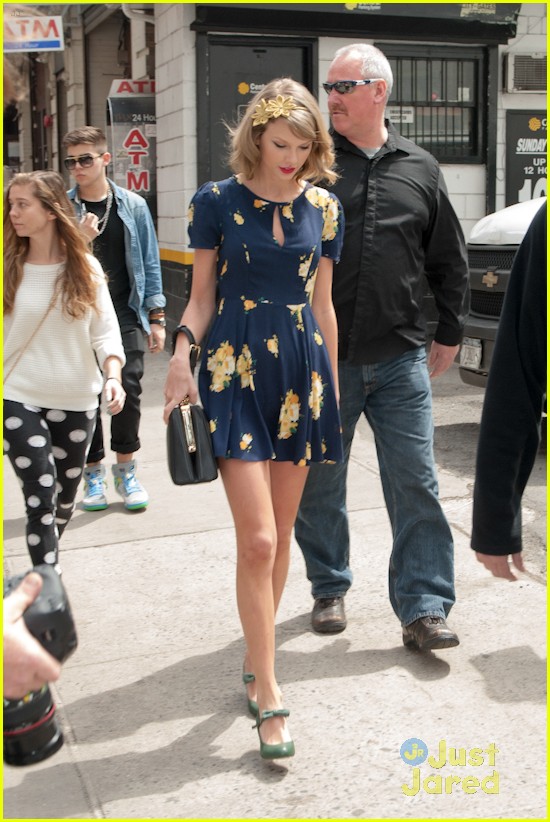 taylor swift earth day floral dress 11