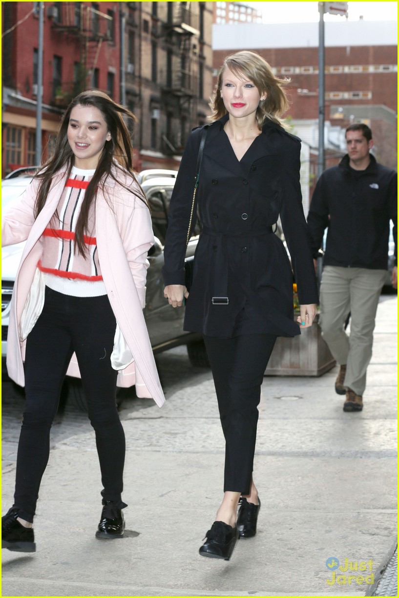 hailee steinfeld taylor swift hair problems windy nyc 23