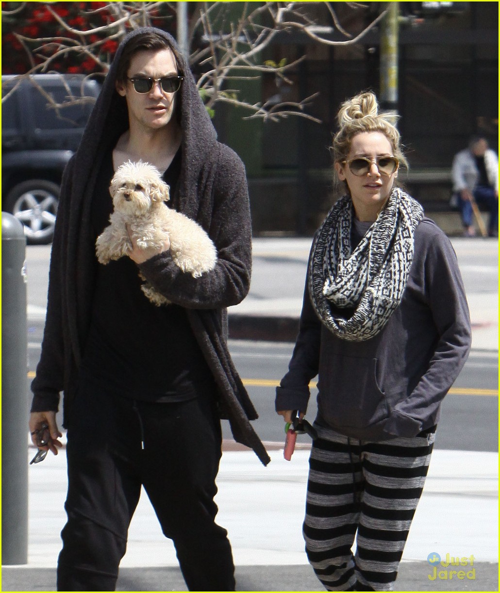 ashley tisdale and fiance christopher french grab breakfast04