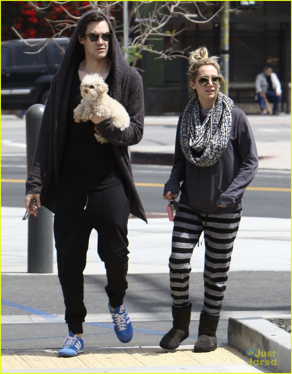 ashley tisdale and fiance christopher french grab breakfast05