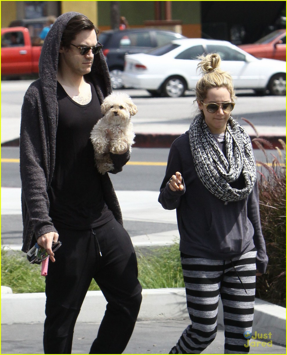 ashley tisdale and fiance christopher french grab breakfast14
