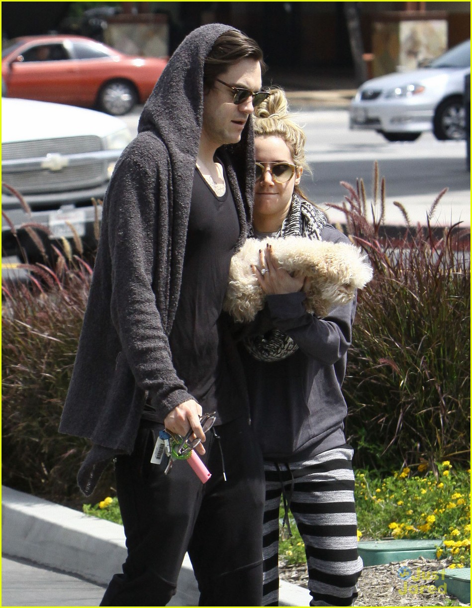 ashley tisdale and fiance christopher french grab breakfast16