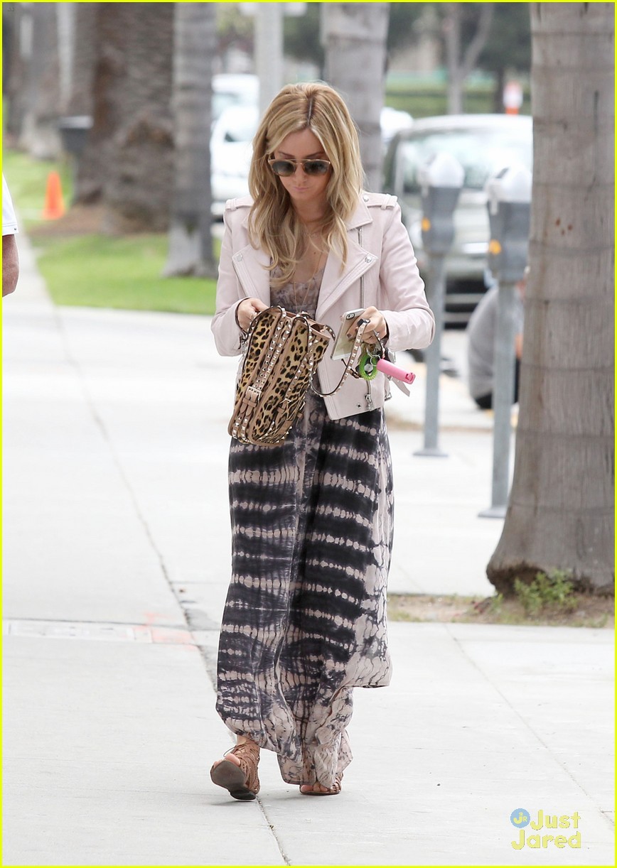 ashley tisdale errands pilot taping tbs 05