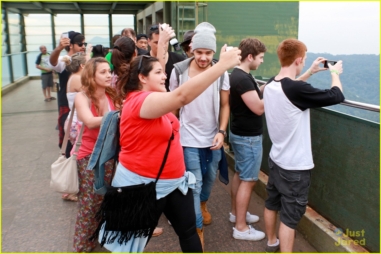 One Direction Cause Havoc While Visiting Christ The Redeemer Statue in ...